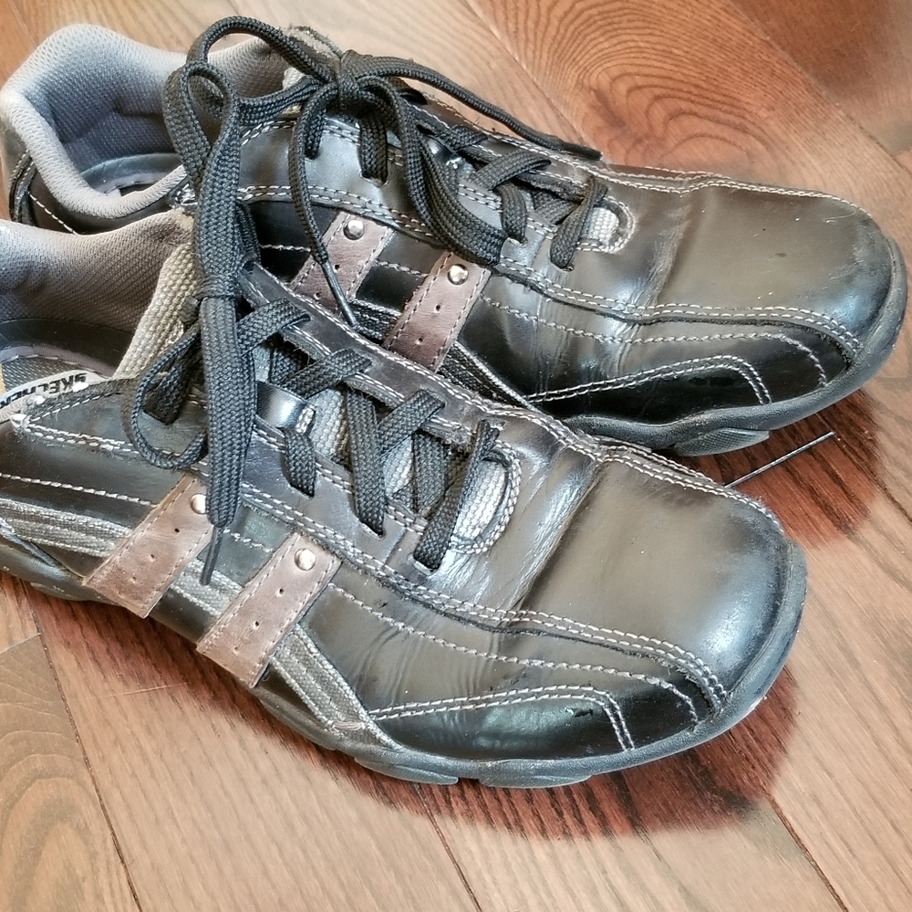 Sketchers Leather shoes